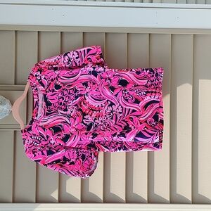 NWT Lilly Pulitzer low tide Navy in the flirty thins and feathe design.  Large